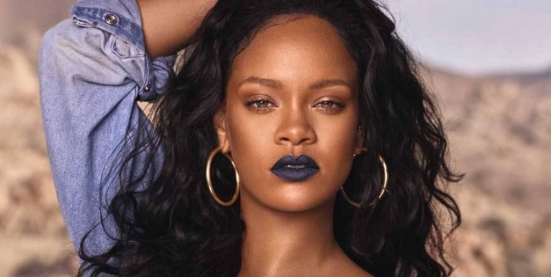 Rihanna Üstsüz Fotoğrafını Paylaştı Sosyal Medya Yıkıldı